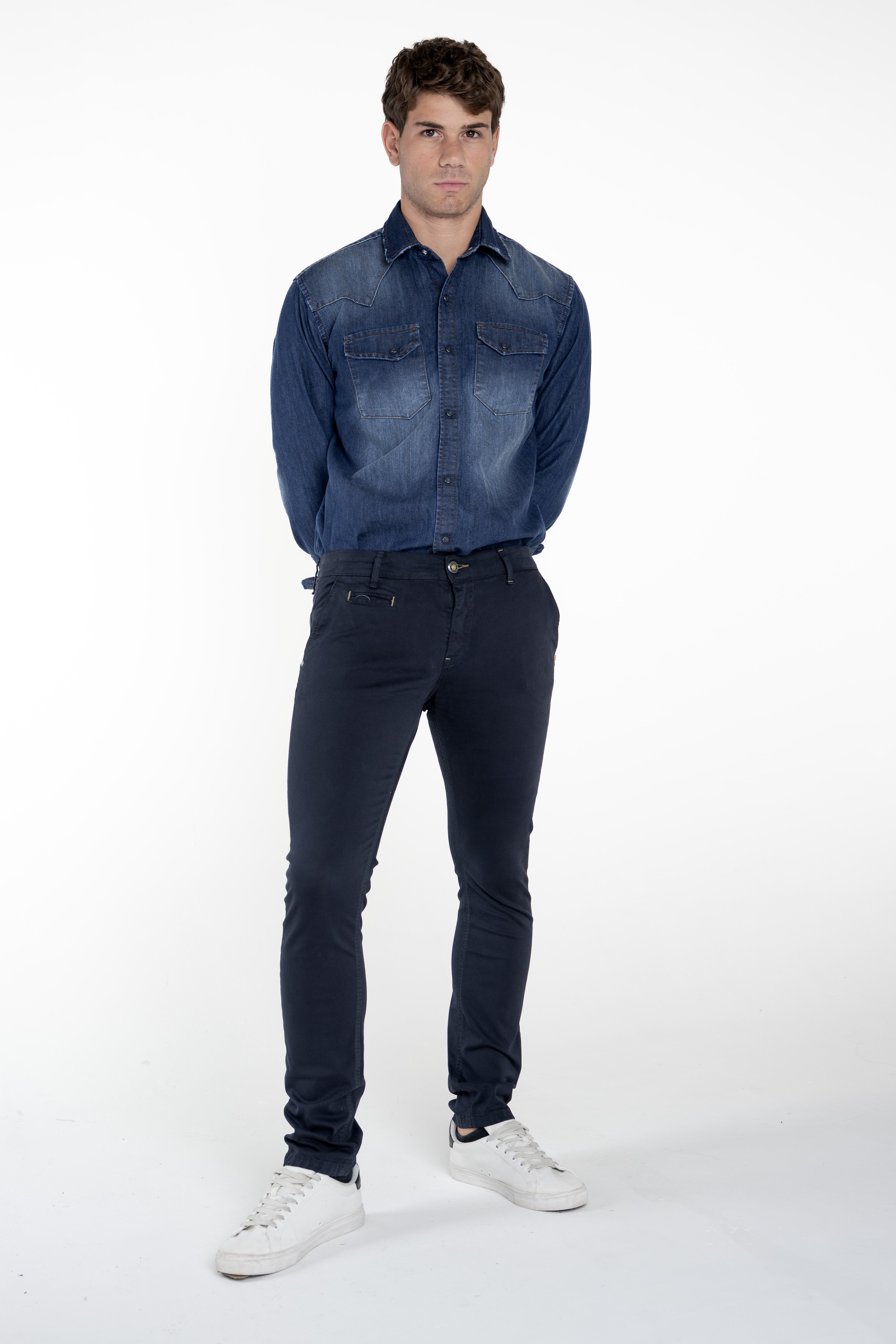 Pantaloni slim Kinos