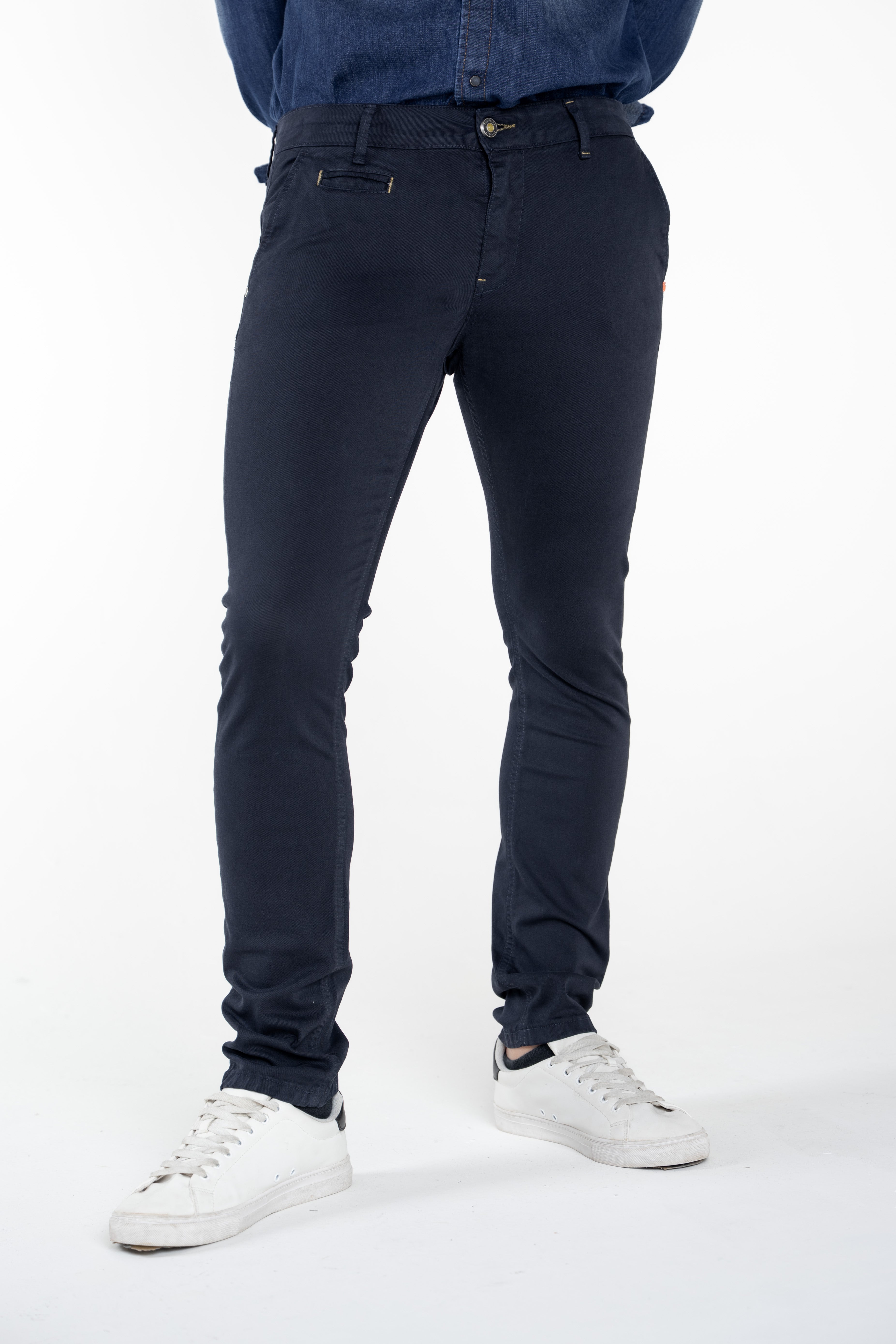 Pantaloni slim Kinos
