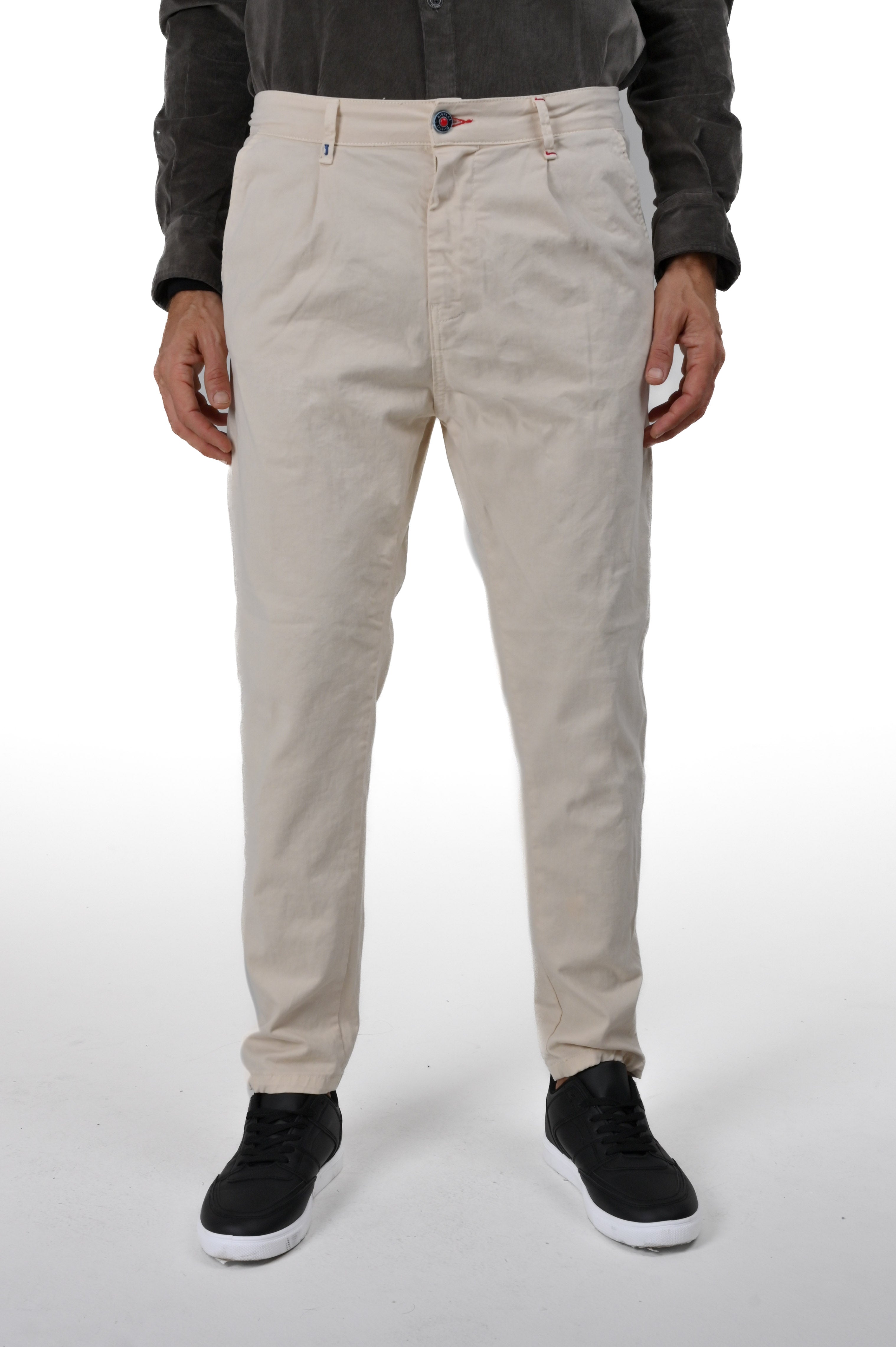 Pantaloni carrot New Private