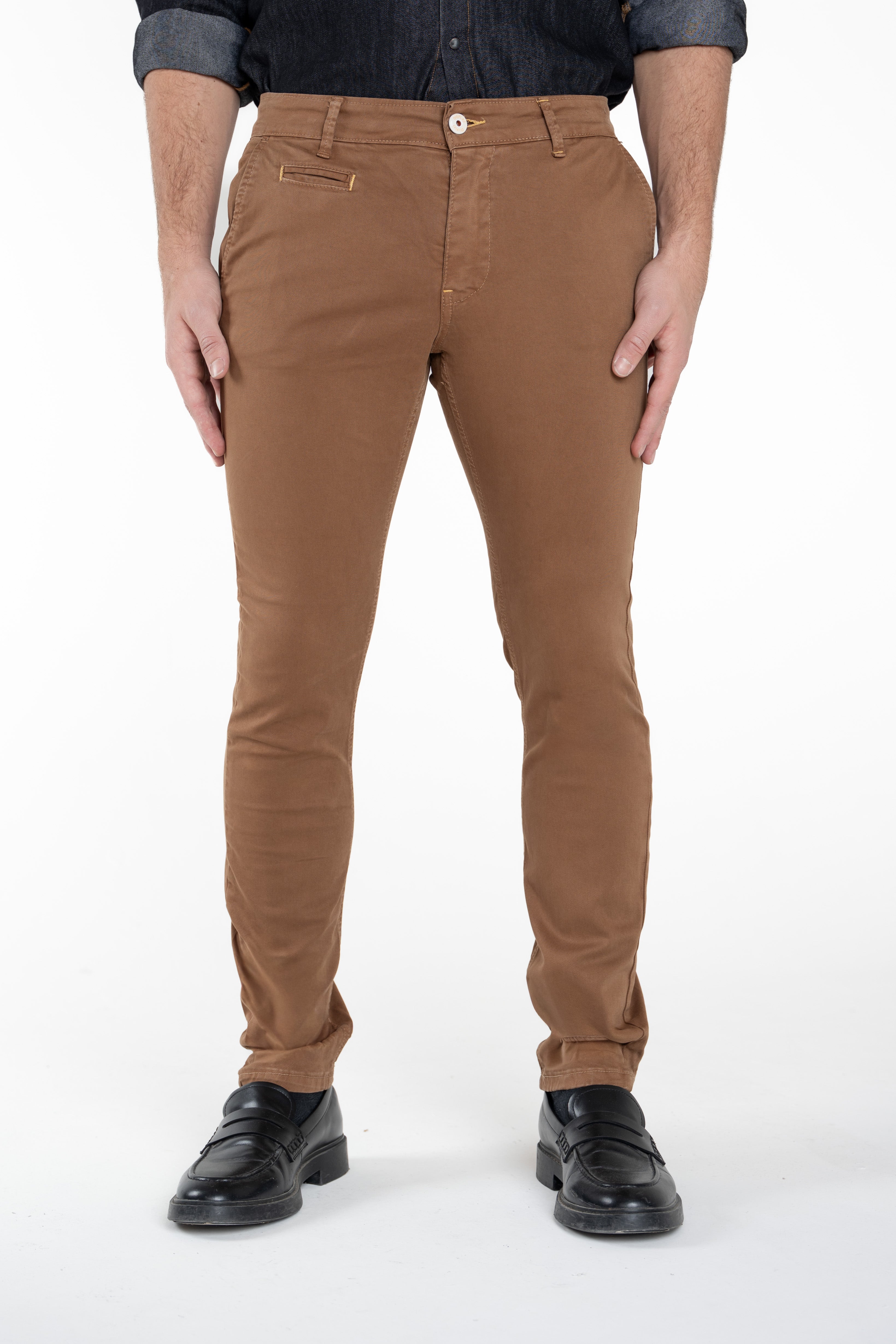 Pantaloni slim Kinos