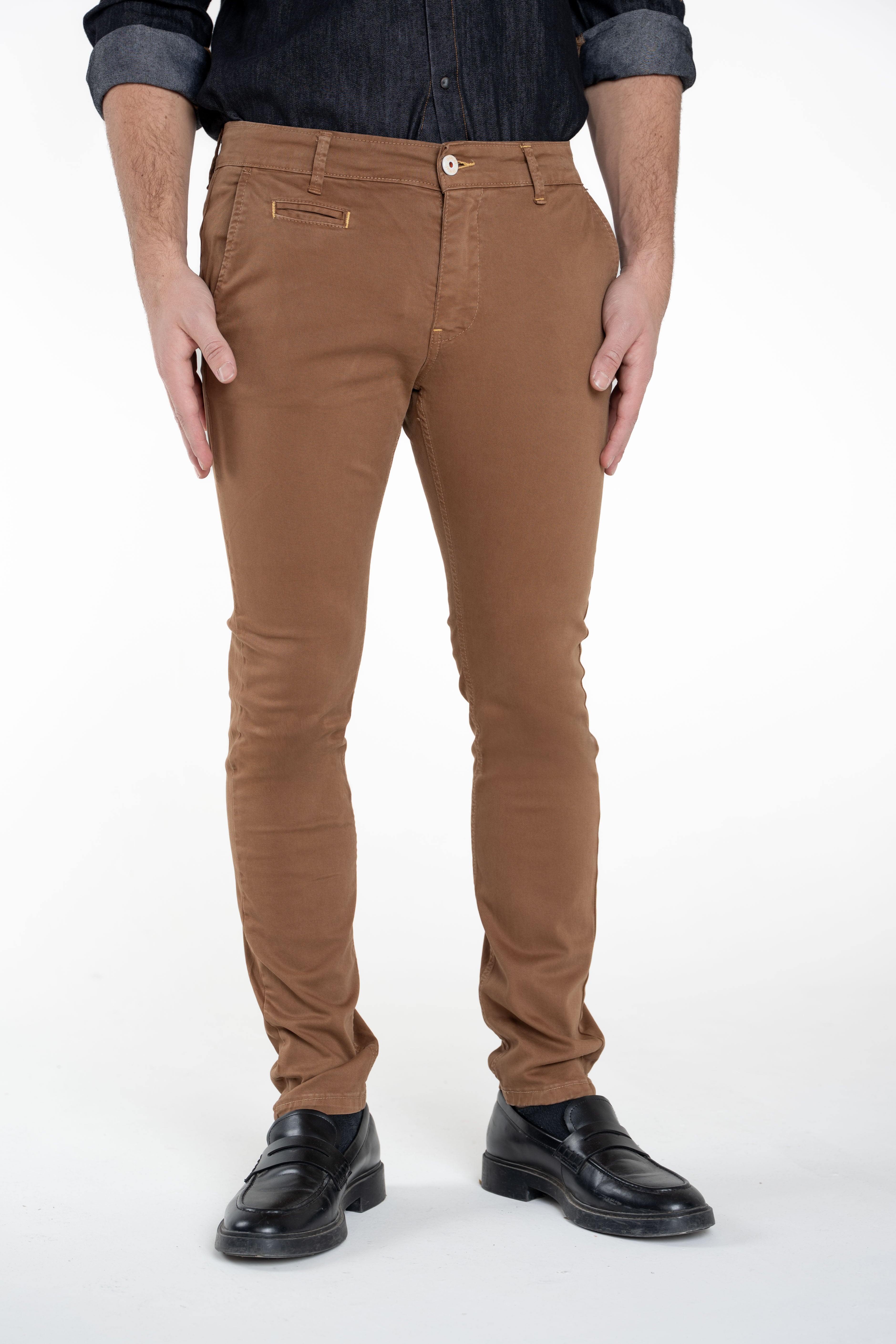 Pantaloni slim Kinos