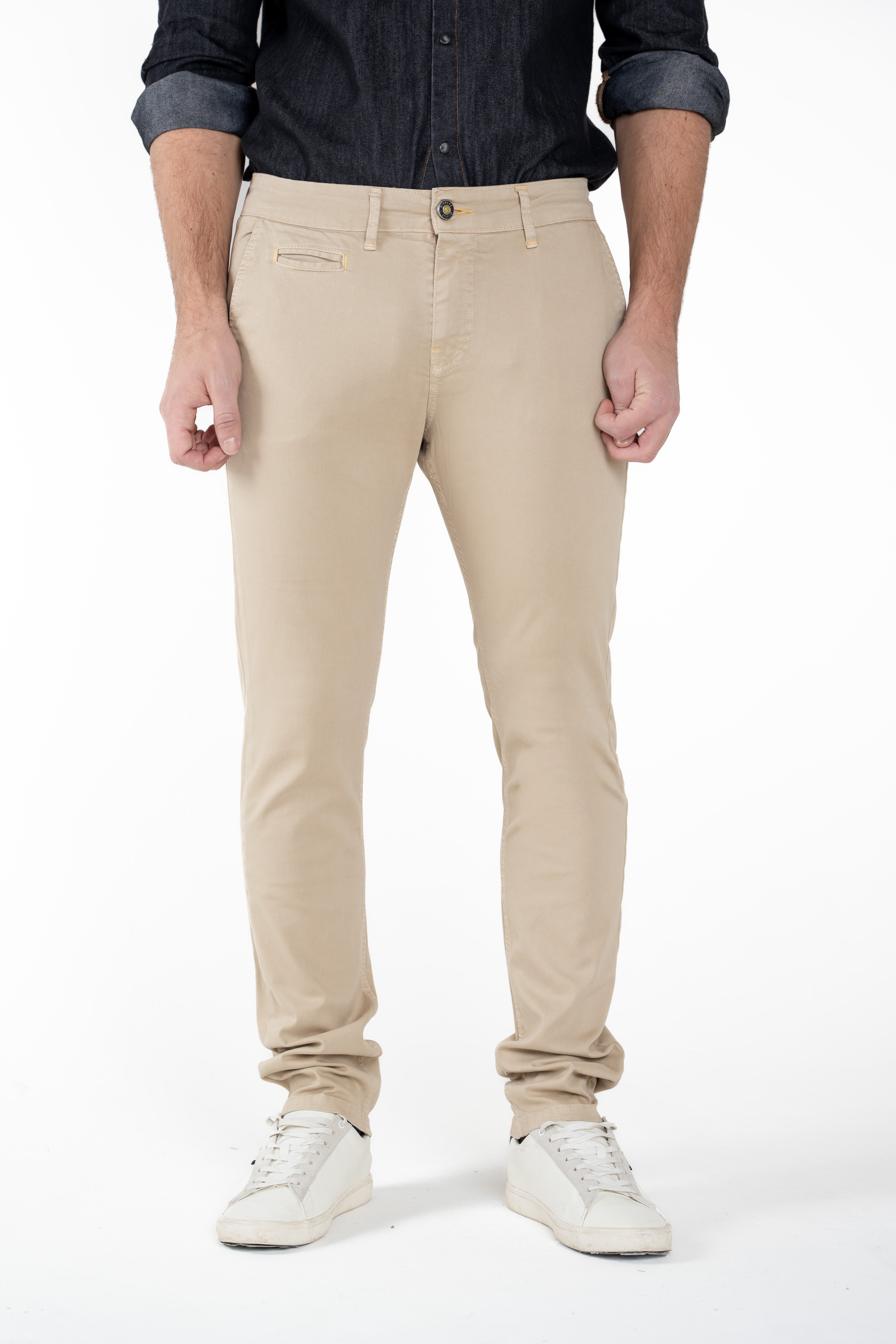 Pantaloni slim Kinos
