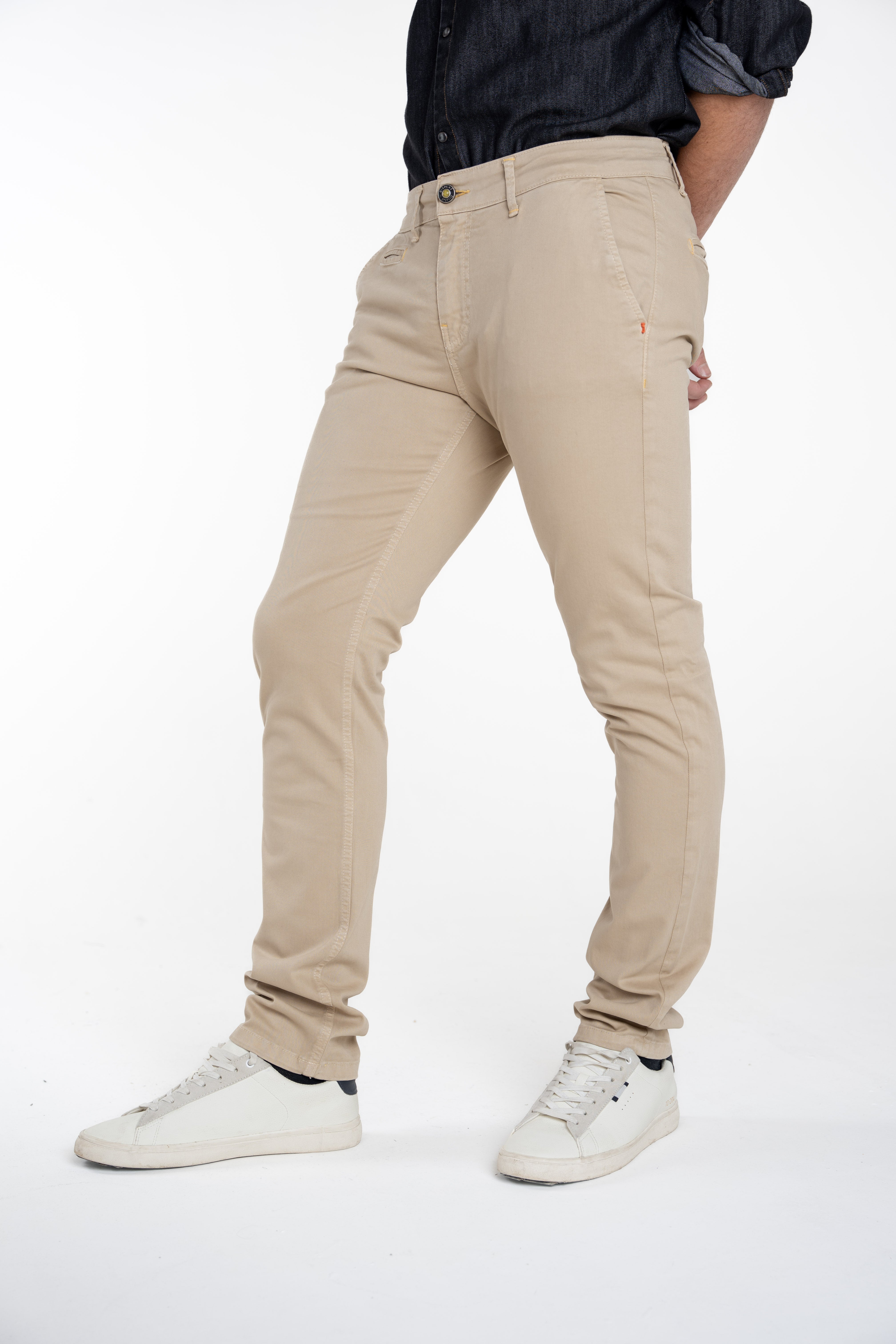 Pantaloni slim Kinos