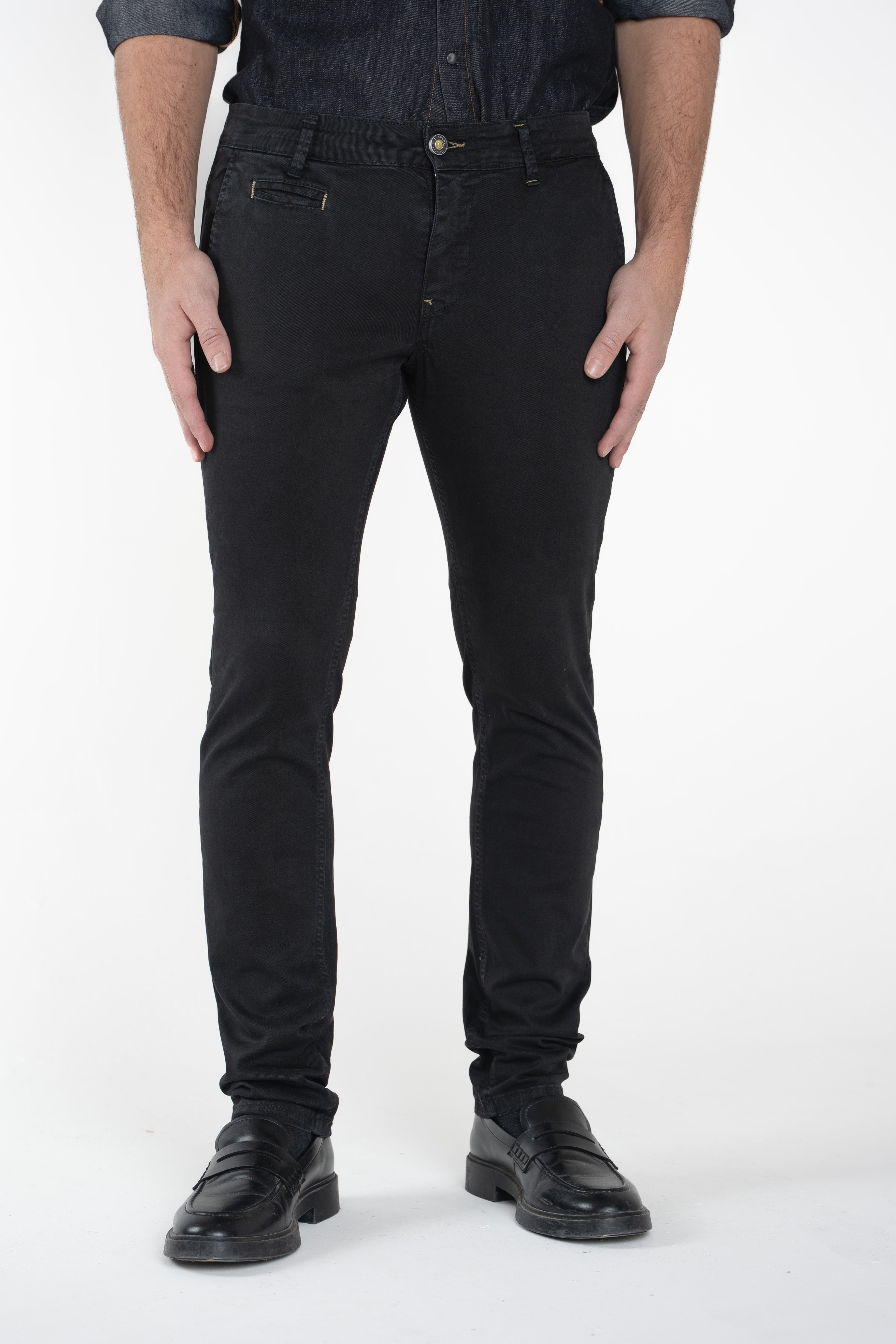 Pantaloni slim Kinos