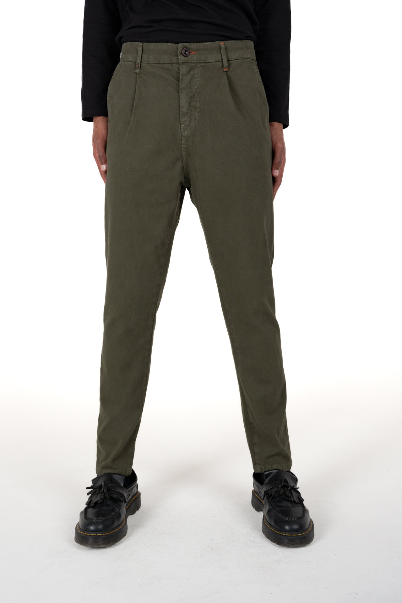 Pantaloni carrot New Private Saturno verde