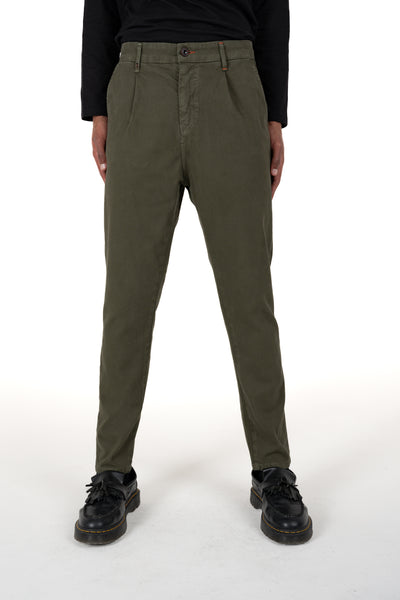 Pantaloni carrot New Private Saturno verde