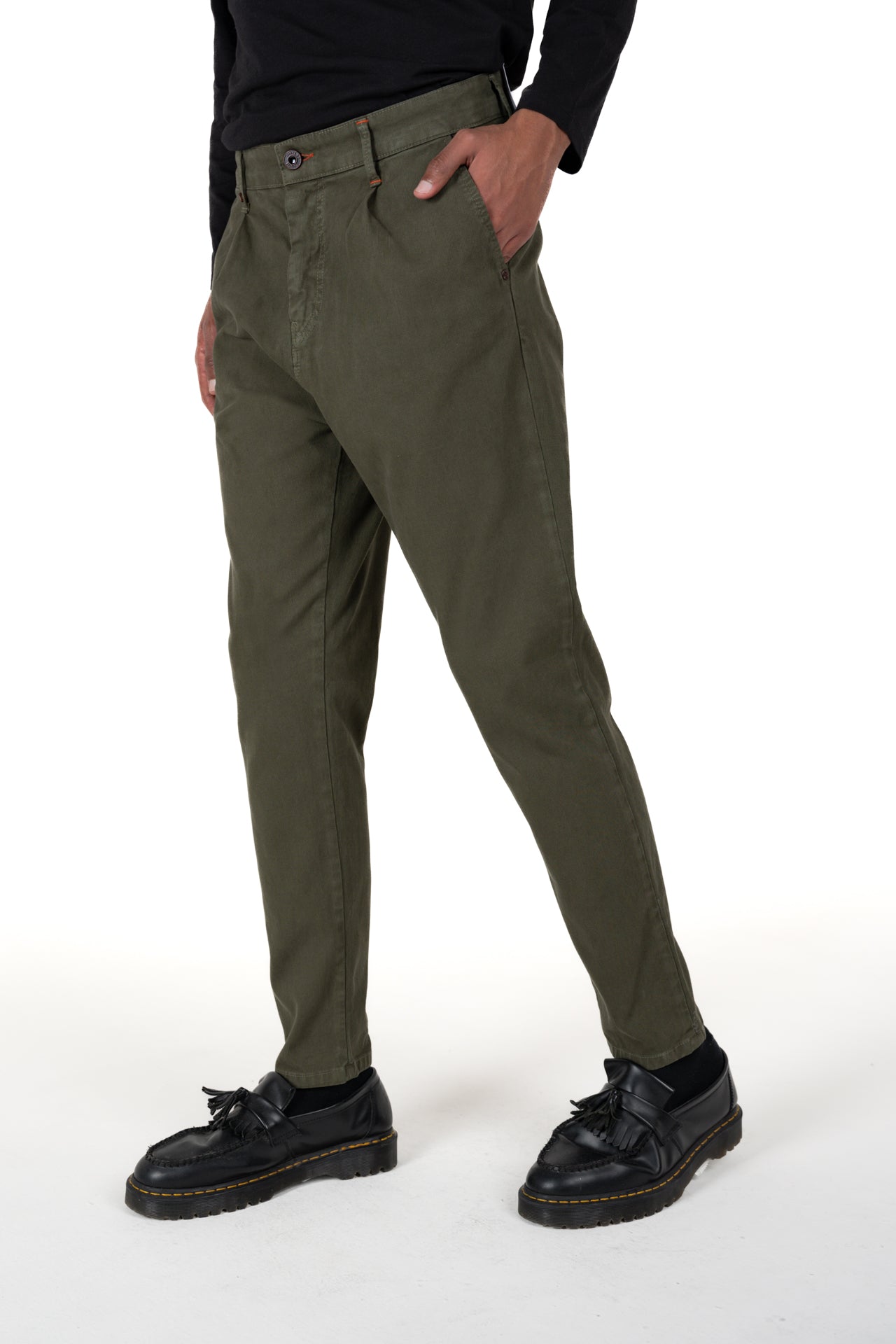 Pantaloni carrot New Private Saturno verde