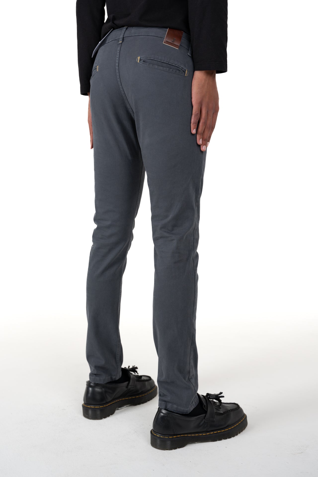 Pantaloni slim Kinos